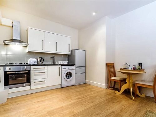 Windsor Holiday Apartments Лондон Экстерьер фото